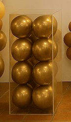 Acrylic table with balloon