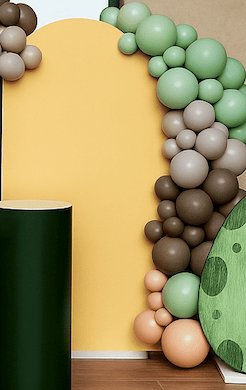 Extra backdrop with balloon arch