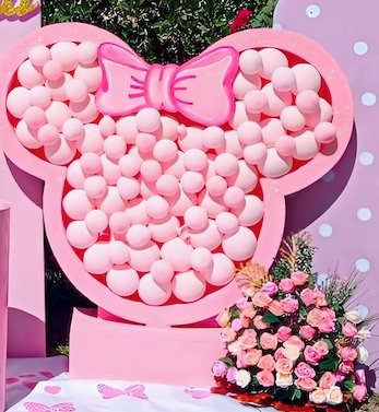 Minnie mouse stand with balloon