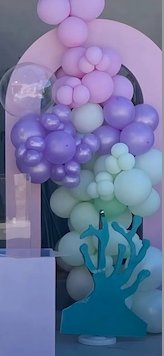 Hollow frame (2x1m) with balloon