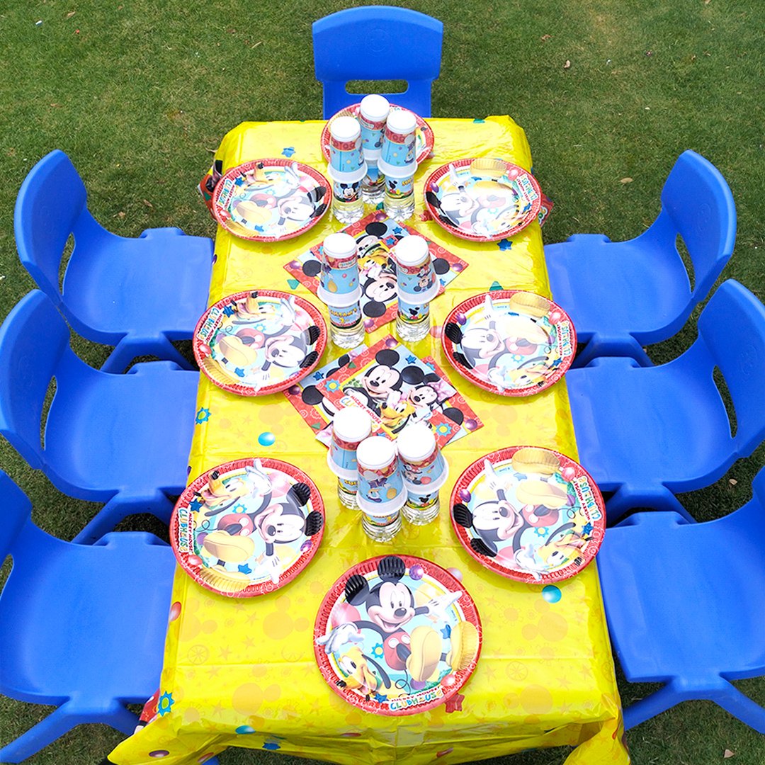 Kids table with cover with 8 chairs