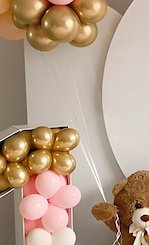 Additional half-circular backdrop